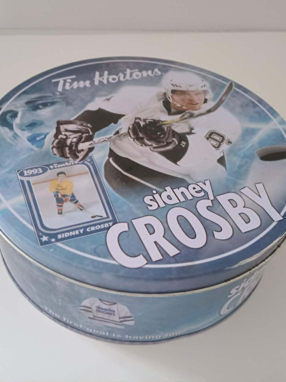 Sidney Crosby Penguins Tim Horton's 100 Piece Puzzle with Collectible Tin 2009 - Picture 5 of 14